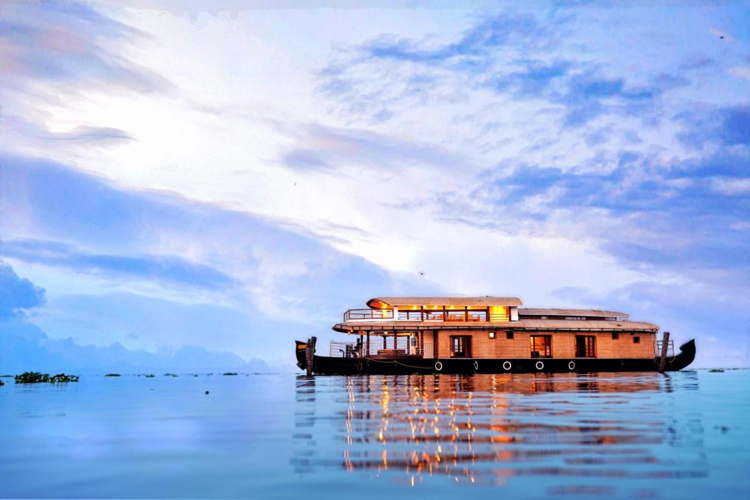 Indraprasthamlakecruise Alappuzha Eksteriør billede