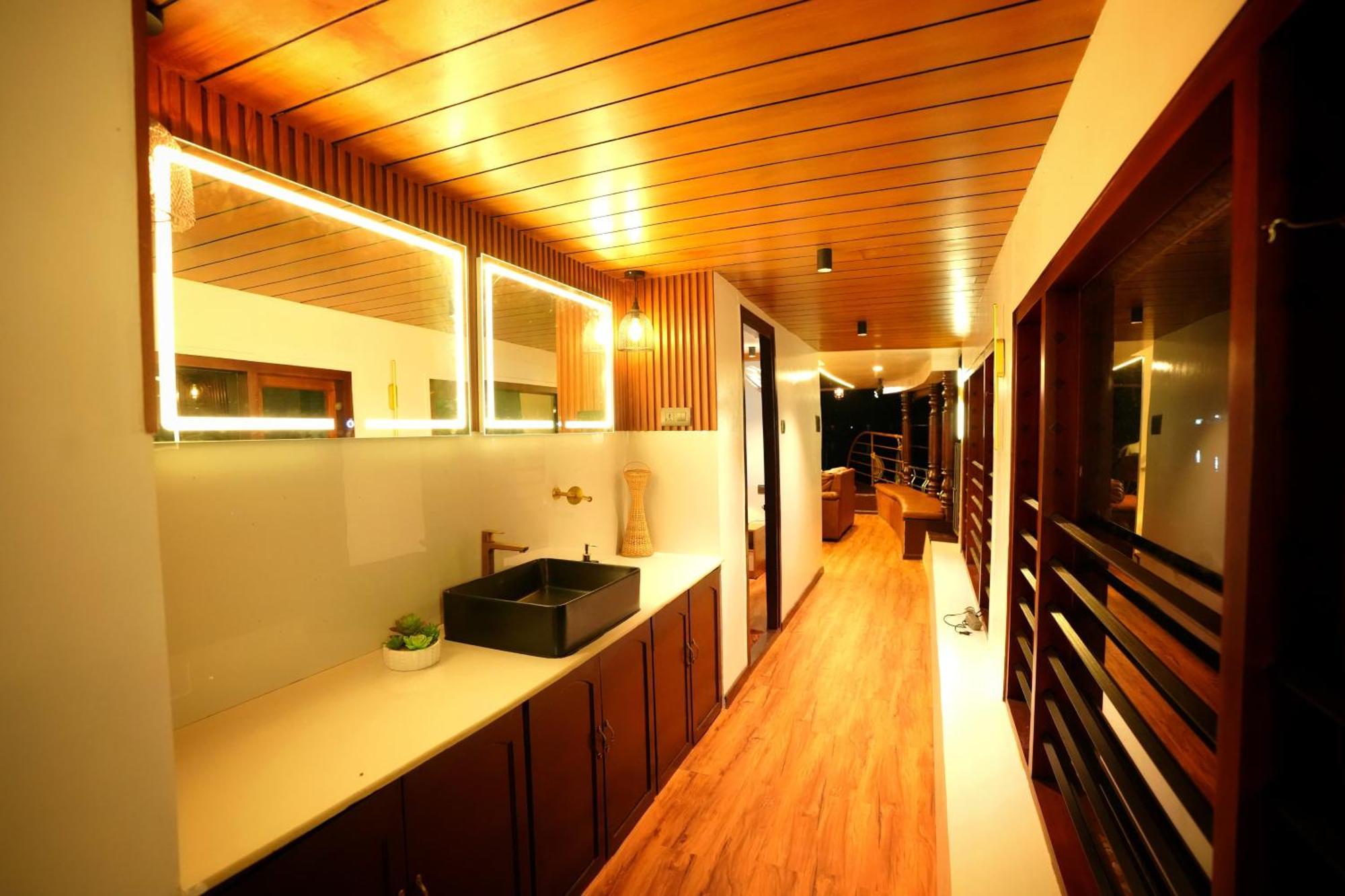 Indraprasthamlakecruise Alappuzha Eksteriør billede